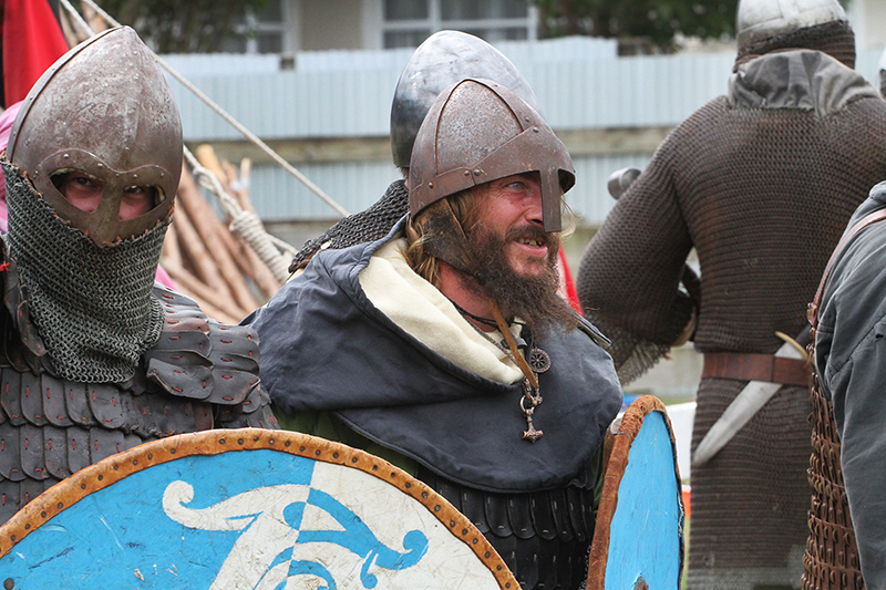 Medieval Market : Swords and Armour : Medieval Fighting : Levin : New Zealand : Richard Moore : Journalist : Photographer :